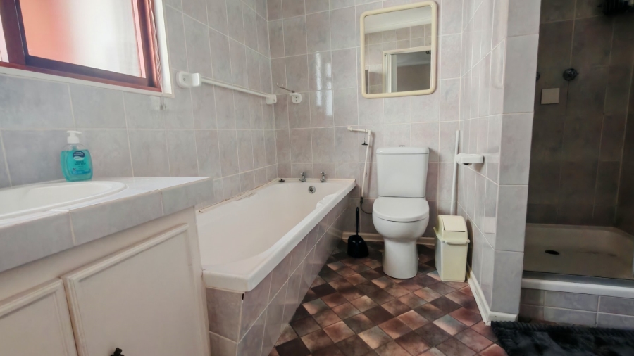 3 Bedroom Property for Sale in Hartenbos Central Western Cape